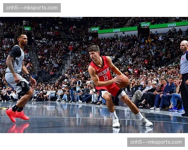 谢泼德三分14投9中创生涯新高 火箭探花秀正负值+17 谢泼德三分14投9中创生涯新高 火箭探花秀正负值+17