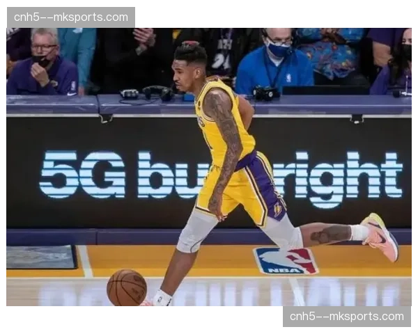 福建晋江文旅斯蒂尔24分7板,内线强点牵制力创造外线机会 福建晋江文旅斯蒂尔24分7板,内线强点牵制力创造外线机会